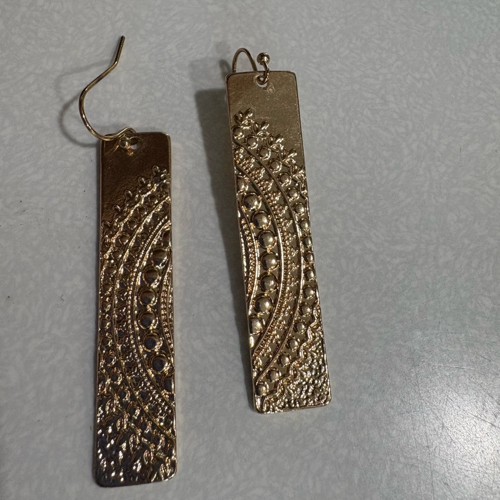 Elegant Gold Dangle Earrings